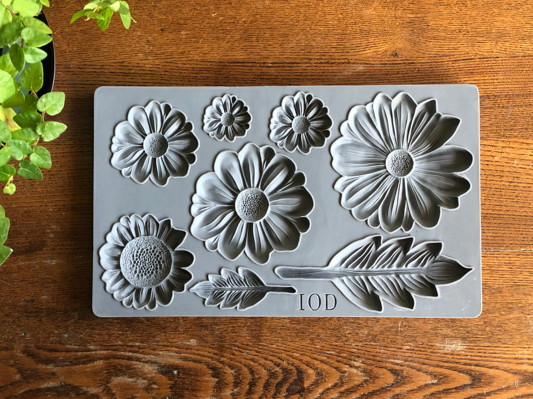He Loves Me Decor Mould by IOD - Iron Orchid Designs
